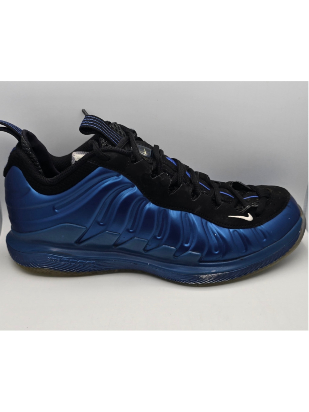Men's Nike Zoom Tennis Sneakers Blue and Black men's 7.5